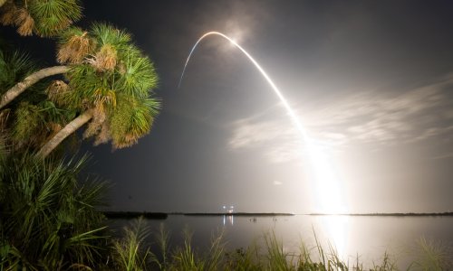 STS-128 launch (Credit: NASA/Ben Cooper)